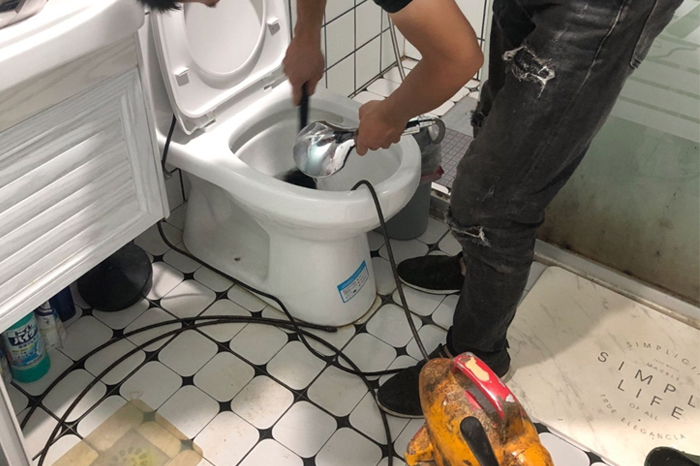 提蒙乡疏通下水道